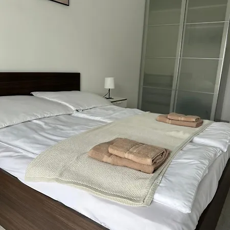아파트 Modern Riverside With A Balcony And Garage 부다페스트