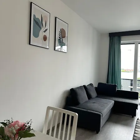 Modern Riverside With A Balcony And Garage Budapešť