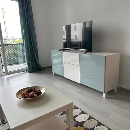 Apartmán Modern Riverside With A Balcony And Garage *