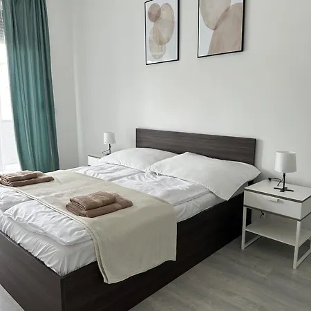 Apartmán Modern Riverside With A Balcony And Garage